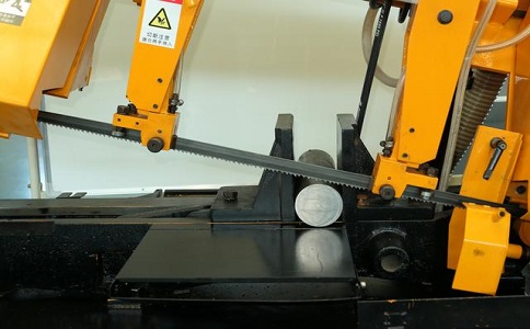 德庆数控带锯床自动送料精度会出现偏差吗？