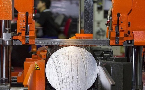 德庆立式金属带锯床切削出现跑带故障解决方法！